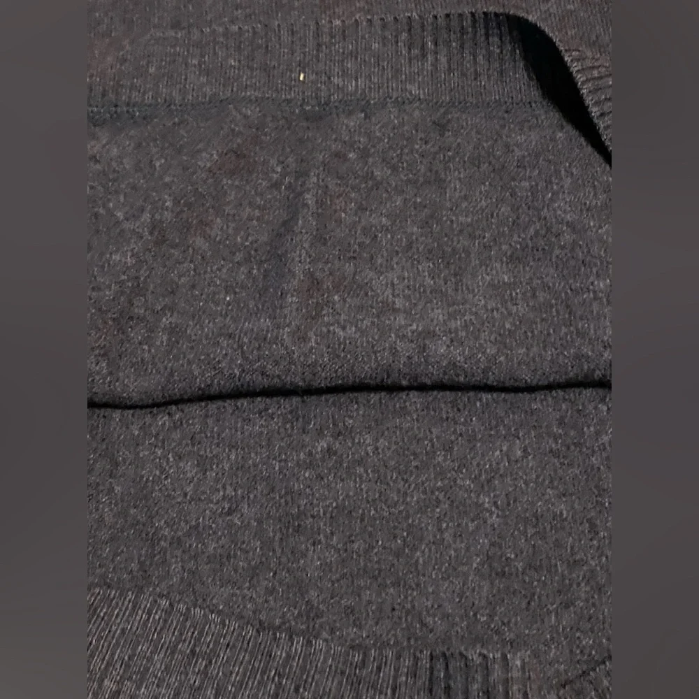 John W Nordstrom 100% cashmere V-Neck sweater